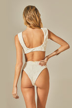 Charger l'image dans la galerie, Model Back: Empress Bottom Bottom Beatriz Bikini Off White Floral Texture