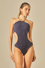 Charger l'image dans la galerie, Model Front: Empress One-Piece Tex-Azul-Marinho Body Bardot