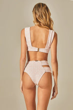 Charger l'image dans la galerie, Model Back: Empress Set Hoop Sloane Pink Tweed Texture
