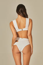 Charger l'image dans la galerie, Model Back: Empress Bottom Bottom Hoop Sloane White Tweed Texture
